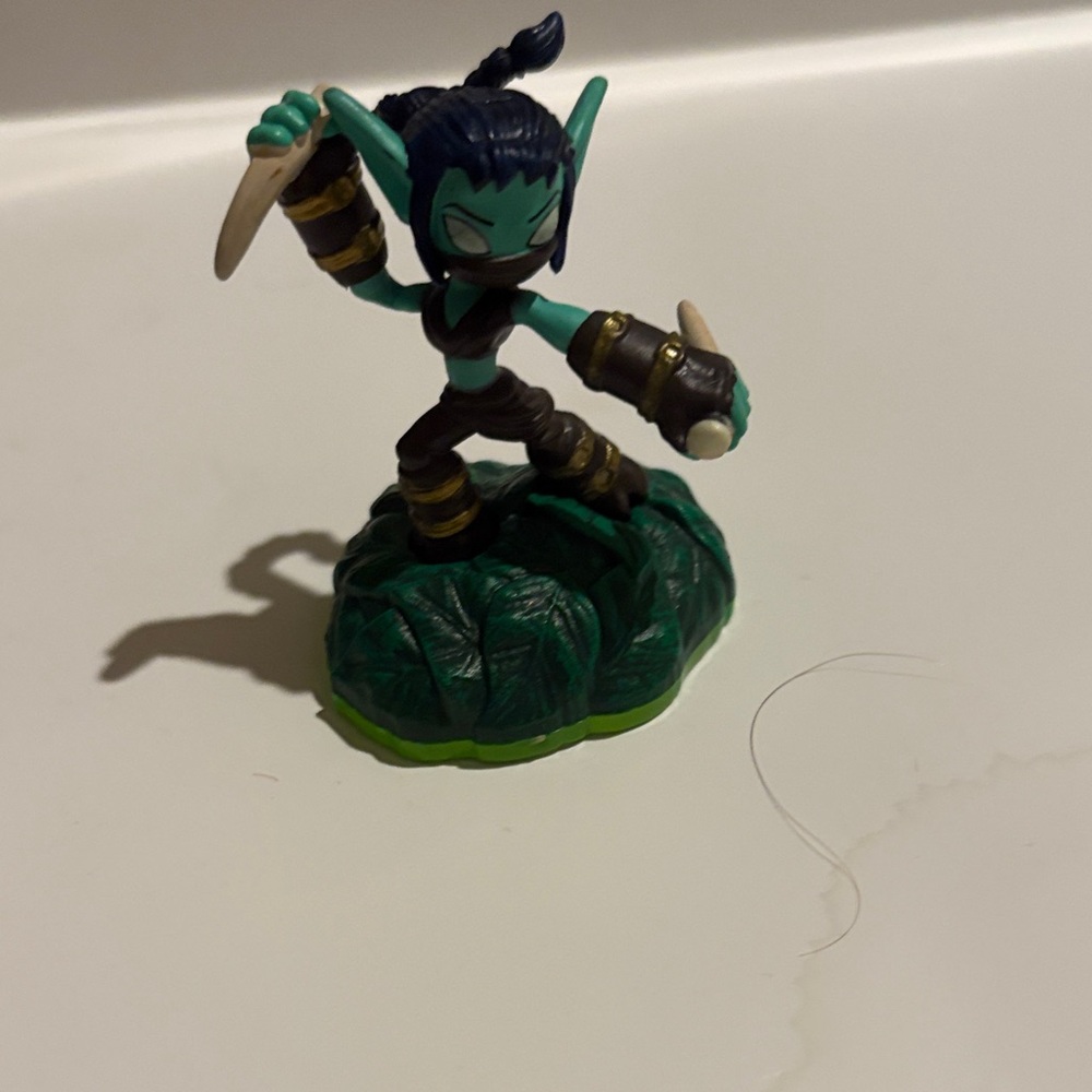 first series Skylanders: Spyro's Adventure Stealth Elf